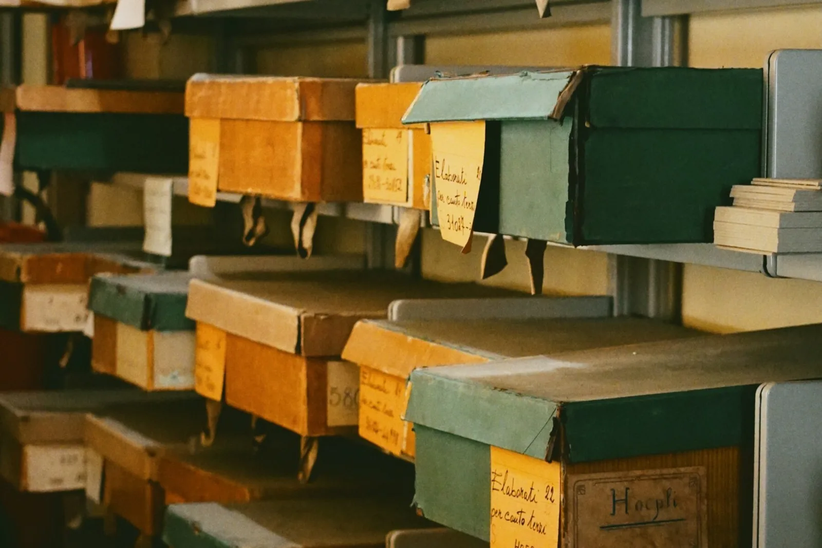 Boîtes d’archives avant numérisation